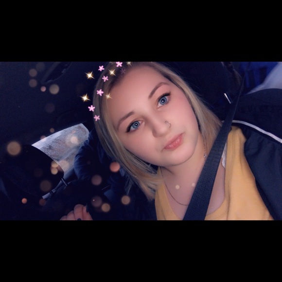 Meet your Posher, Madyson - Picture 1 of 1